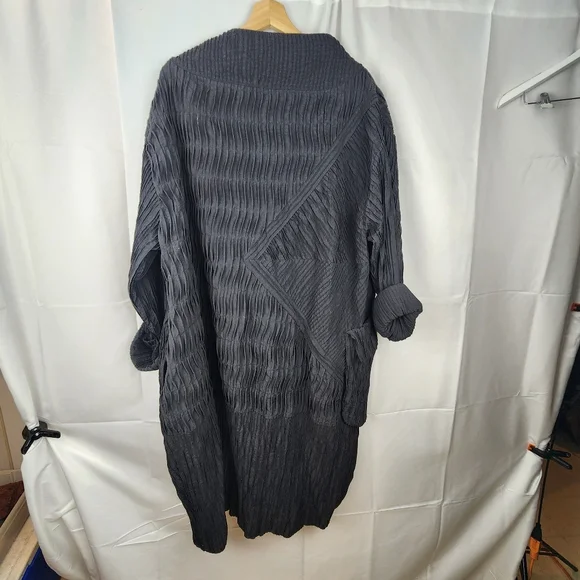 Moyuru Japan Oversized Light Coat - L in EUC - Picture 9 of 15